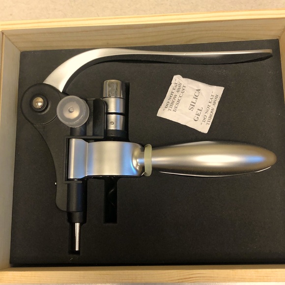 Wine Insider Other - 🍷 Connoisseurs Deluxe Lever Pull Corkscrew